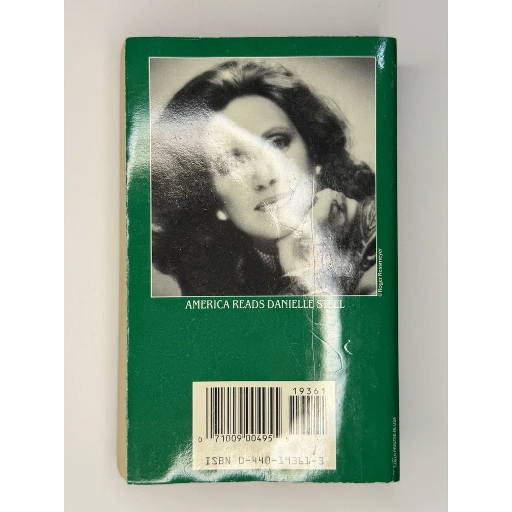 *New price*Danielle Steel Wanderlust Paperback 1987 Fiction Vintage Novel